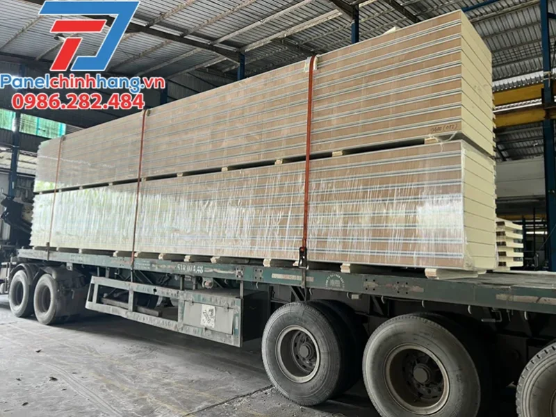 Lợi ích và ứng dụng của panel vách ngăn cách nhiệt trong nhà tiền chế Lợi ích và ứng dụng của panel vách ngăn cách nhiệt trong nhà tiền chế