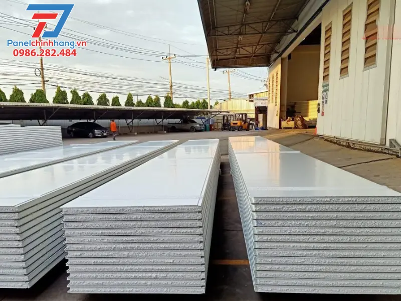 Sử dụng tấm panel cách nhiệt chống nóng cho phòng ngủ lâu dài