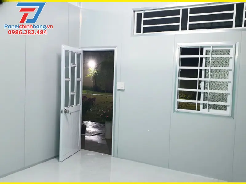 Lắp đặt tấm vách panel cách nhiệt cho tường là cách chống nóng cho phòng trọ
