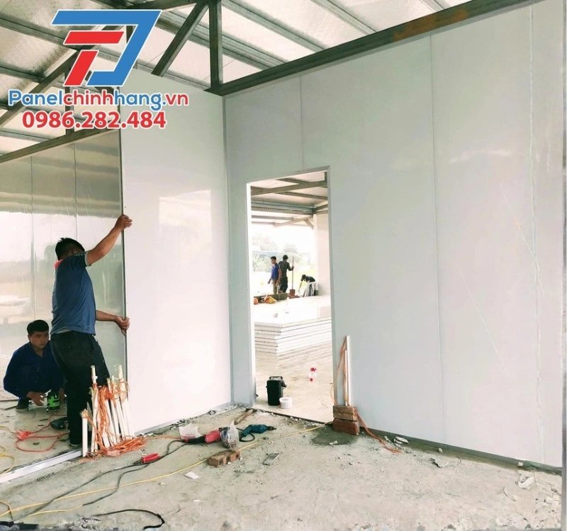 làm phòng bằng tấm panel