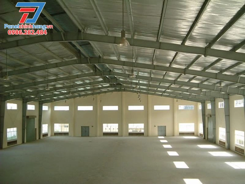 Chống nóng mái tôn nhà xưởng cho ngành sản xuất giày da Chống nóng mái tôn nhà xưởng cho ngành sản xuất giày da