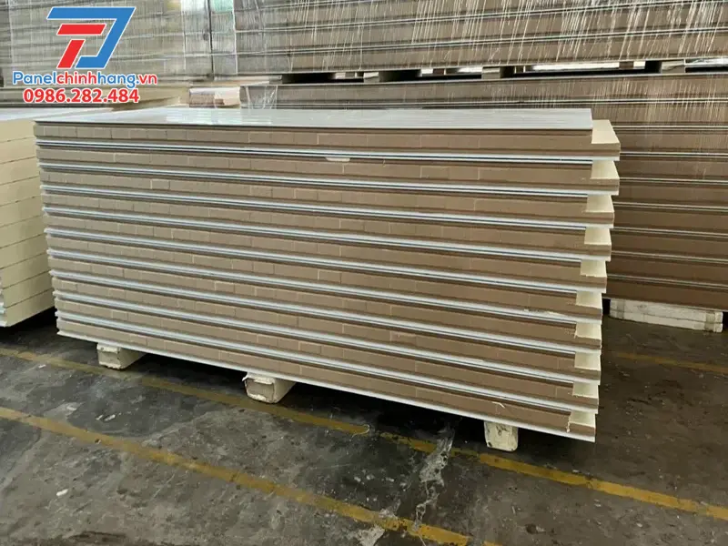 Sử dụng Panel PU cách nhiệt nhà mái thái