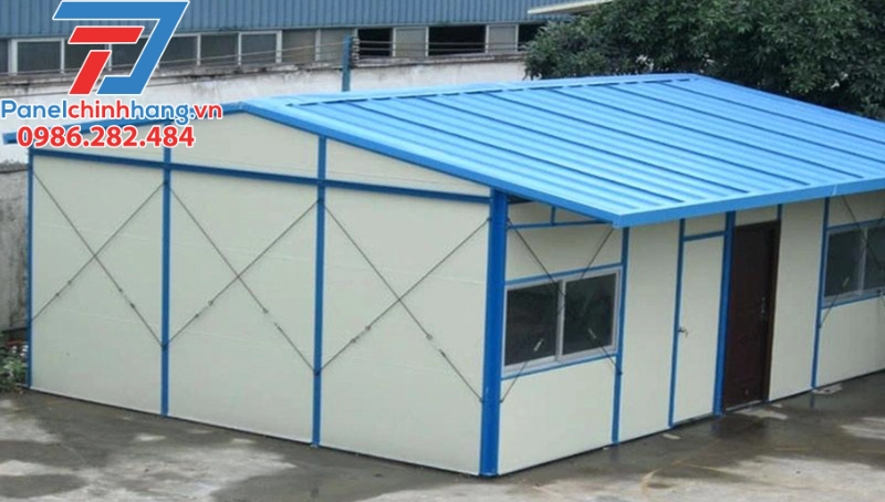 làm nhà bằng panel EPS có mát không