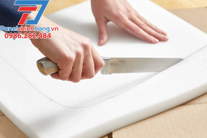 Cắt tấm xốp bằng dao Cắt tấm xốp bằng dao