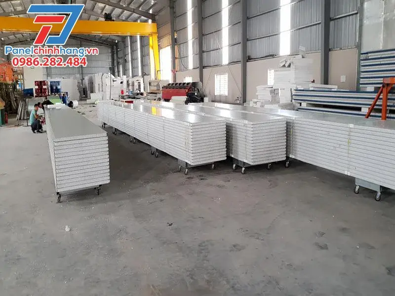 Panel EPS hay tường gạch