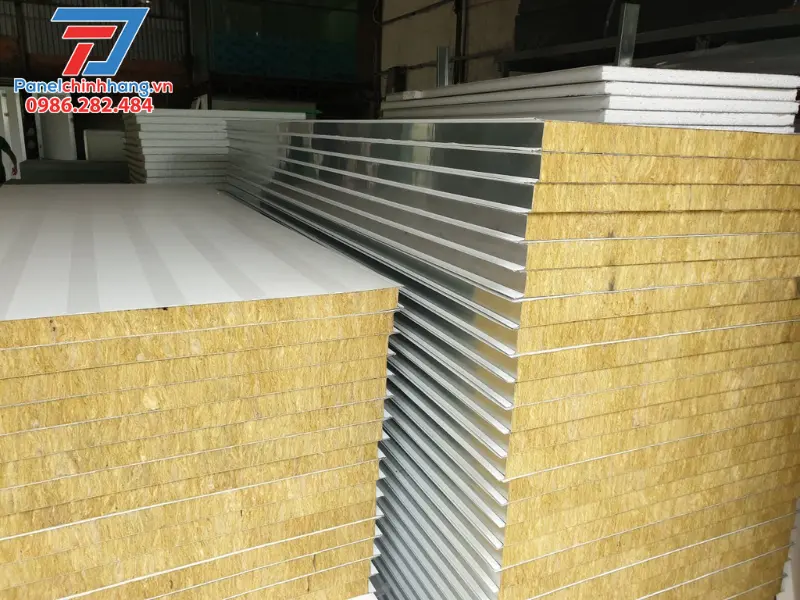 Ứng dụng Panel Rockwool (Bông khoáng) trong chống nóng nông trại