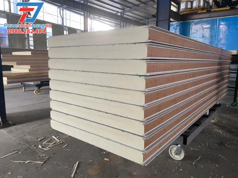 Giải pháp tấm panel PU chống nóng cho gà