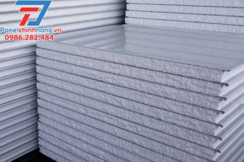 làm nhà bằng panel EPS có mát không