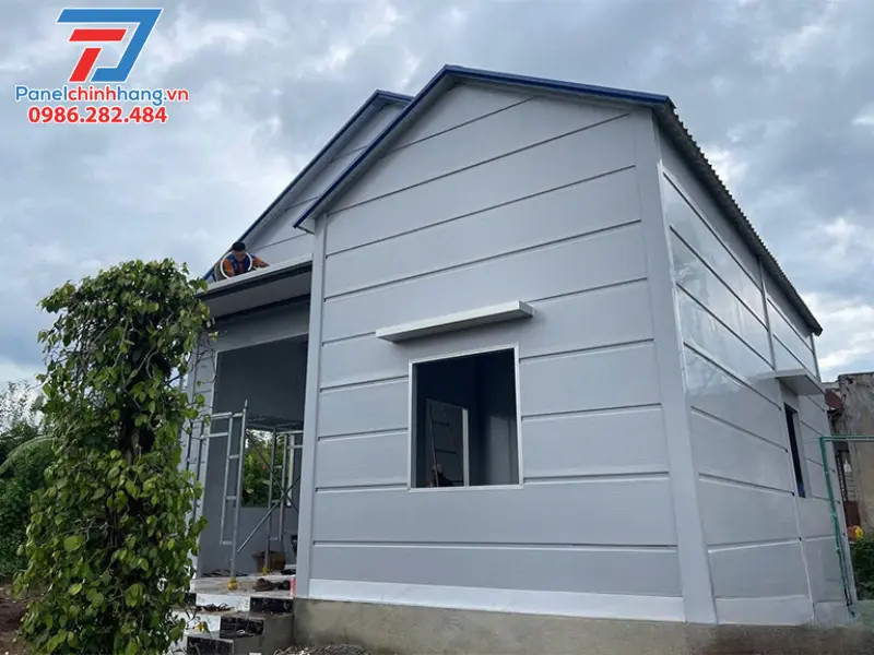 Chống nóng cho phòng ngủ bằng cách sử dụng tấm panel cách nhiệt cho tường và mái