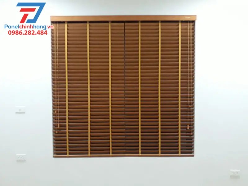 Sử dụng rèm cửa, mành treo cửa sổ là một trong những cách chống nóng cho phòng trọ