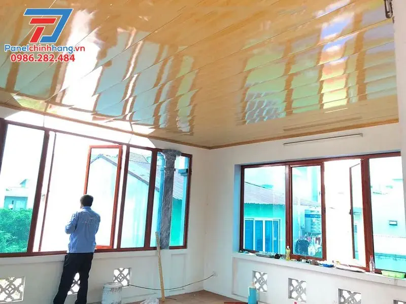 Những lưu ý quan trọng khi thi công trần tôn xốp