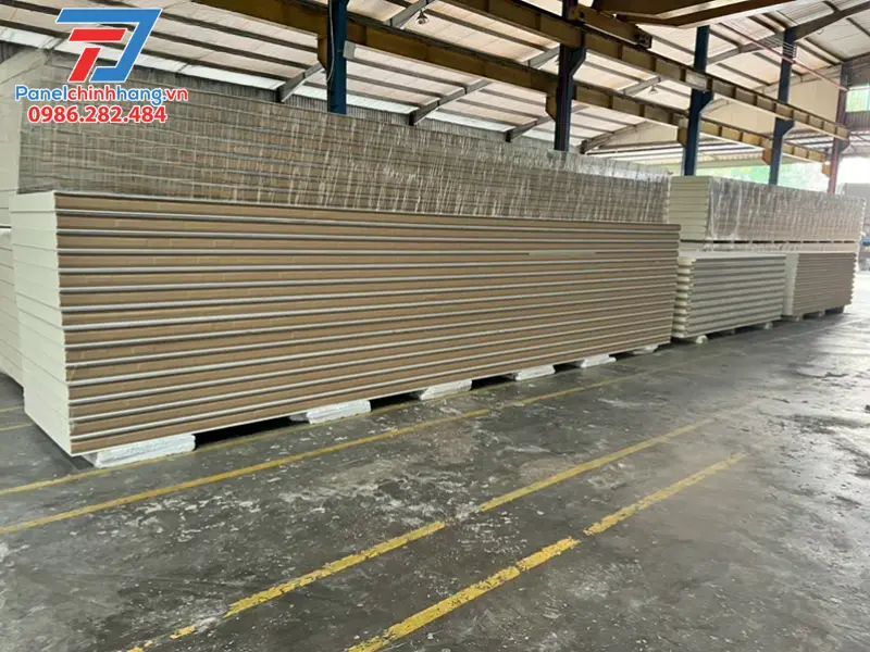 Sử dụng panel cách nhiệt chống nóng quán cafe